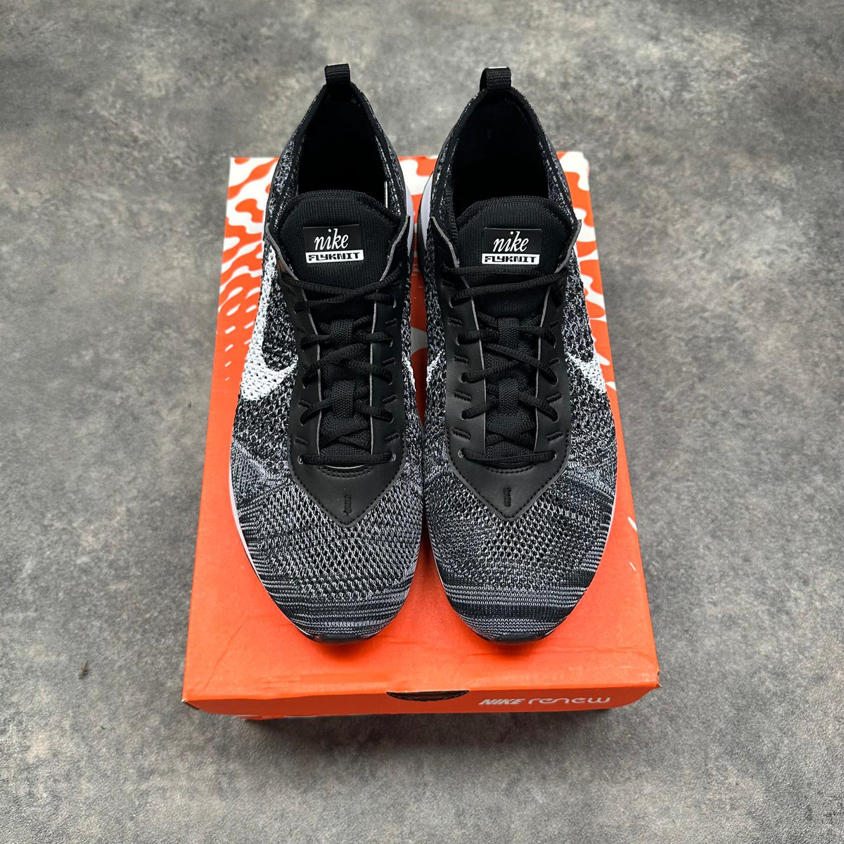 NIKE AIR FLYKNIT RACER RUNNING TRAINERS BLACK / GREY