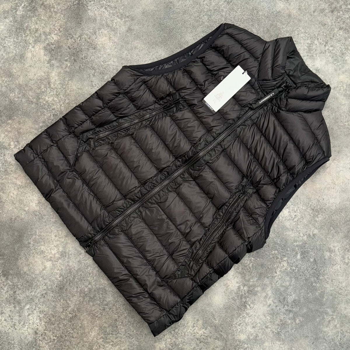 CP COMPANY LENS PADDED GILET BLACK