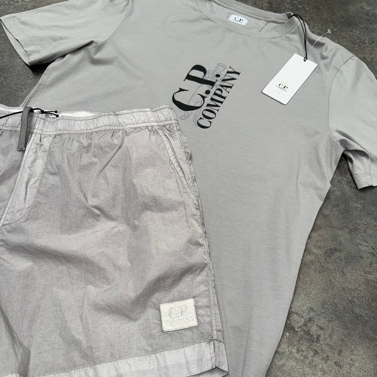 CP COMPANY SAILOR LOGO T-SHIRT & PATCH SWIM SHORTS SET GREY