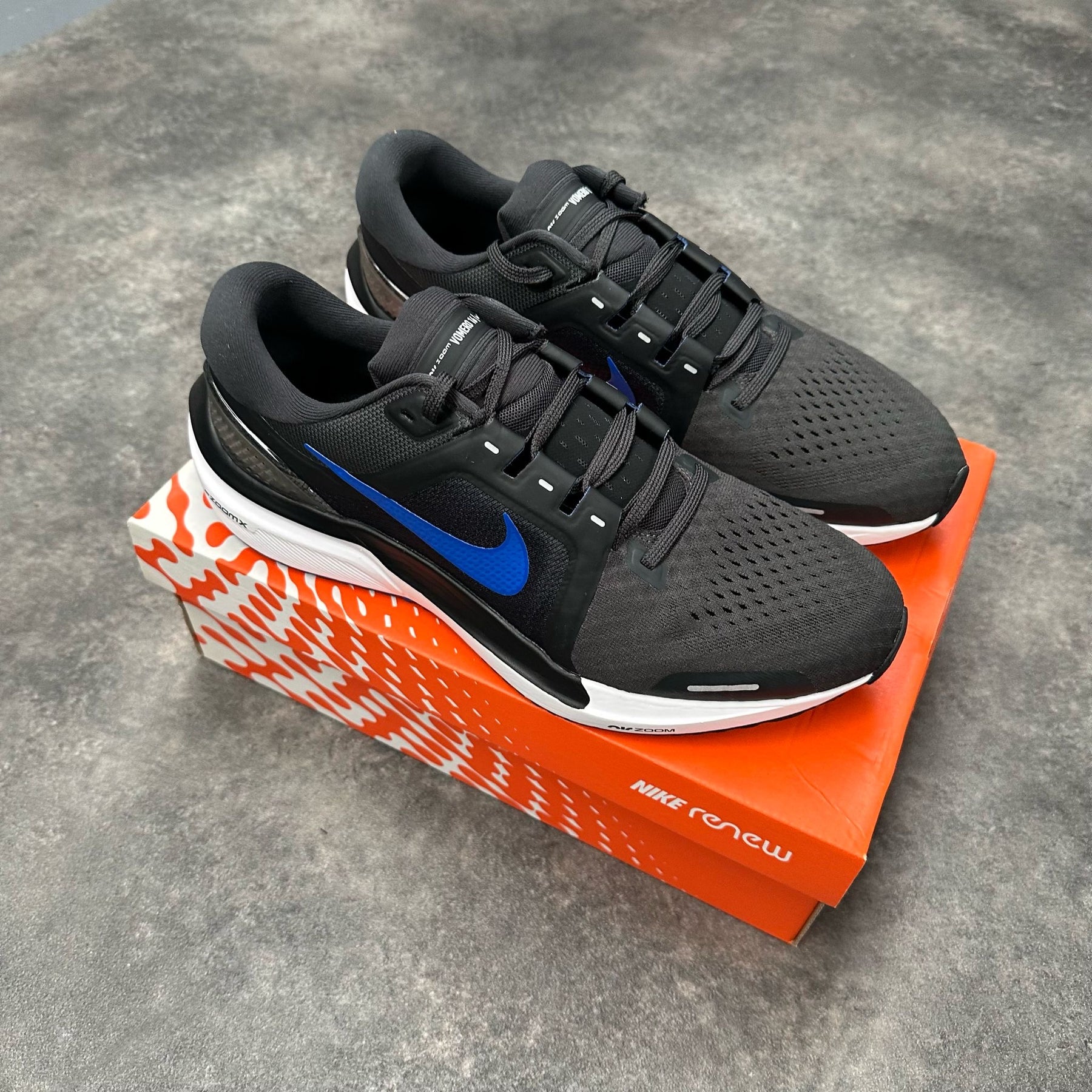 NIKE AIR ZOOM VOMERO 16 RUNNING TRAINERS BLACK / BLUE