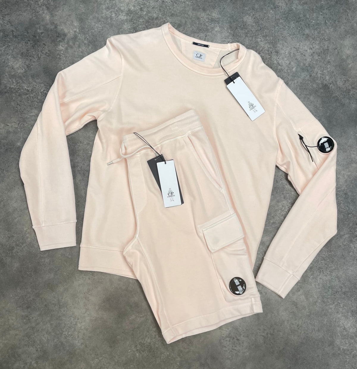 CP COMPANY LENS SWEATSHIRT & JERSEY SHORTS SET PEACH