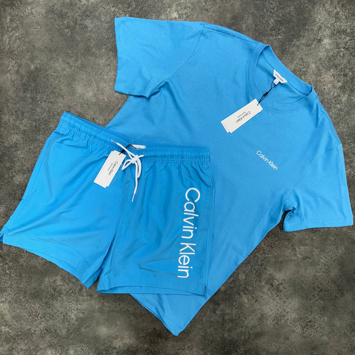 CALVIN KLEIN T-SHIRT & SWIM SHORTS SET & LIGHT BLUE