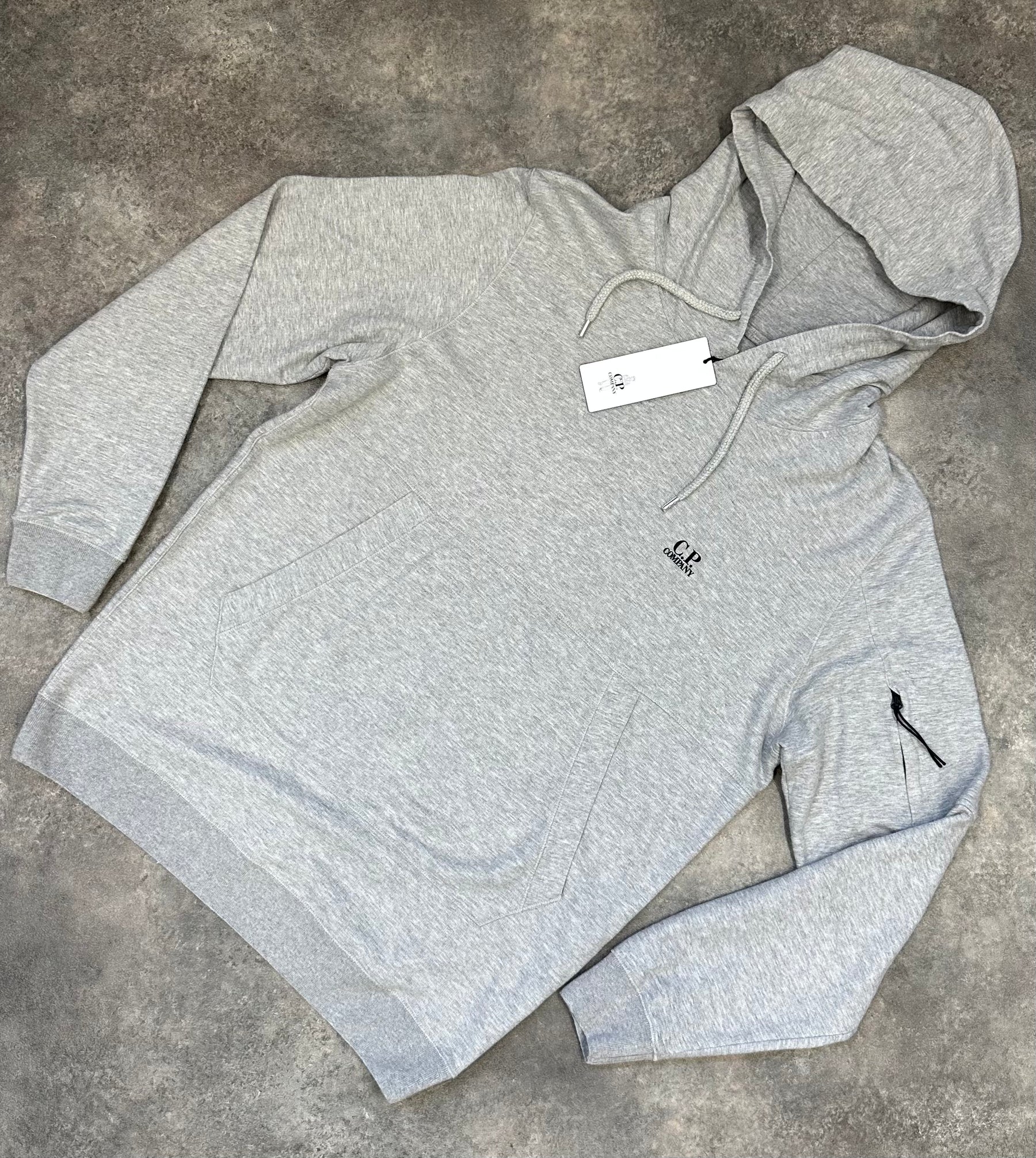 CP COMPANY CHEST LOGO HOODIE GREY