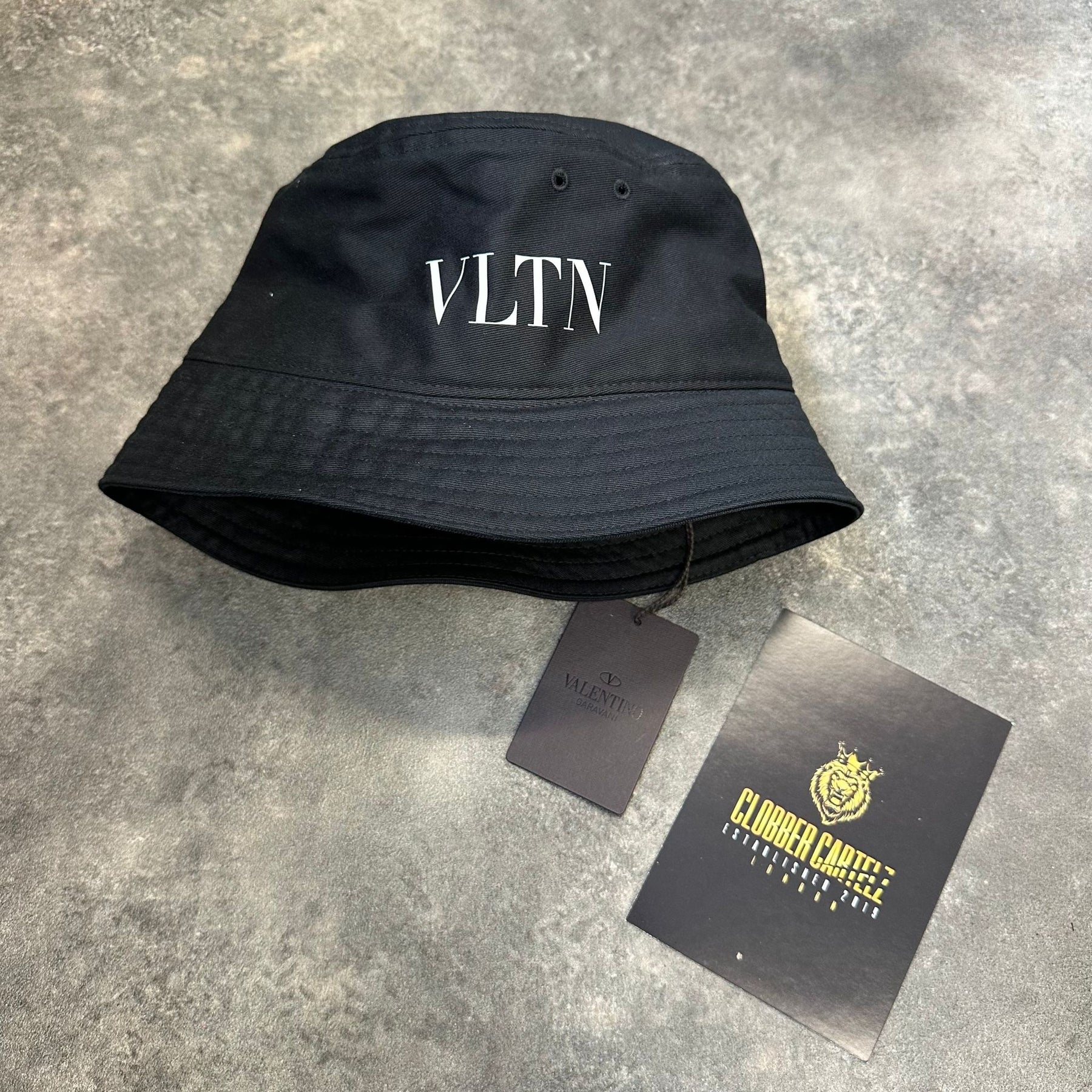 VALENTINO VLTN BUCKET HAT BLACK