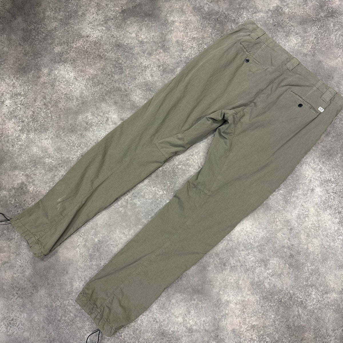 CP COMPANY LIGHTWEIGHT CARGO TROUSERS OLIVE GREEN is