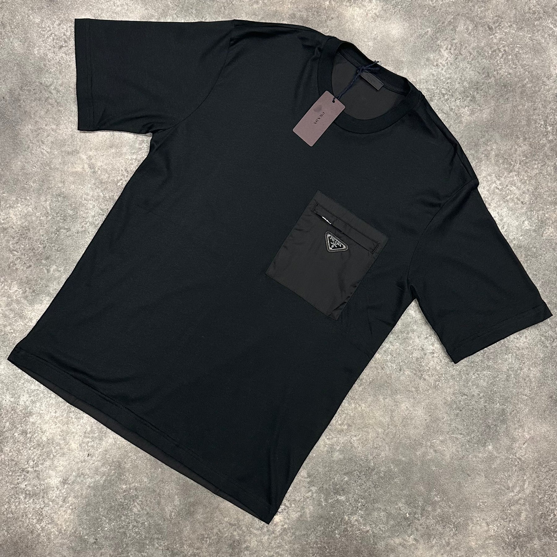 プラダのナイロンポケTですprada nylon pocket logo T-shirt